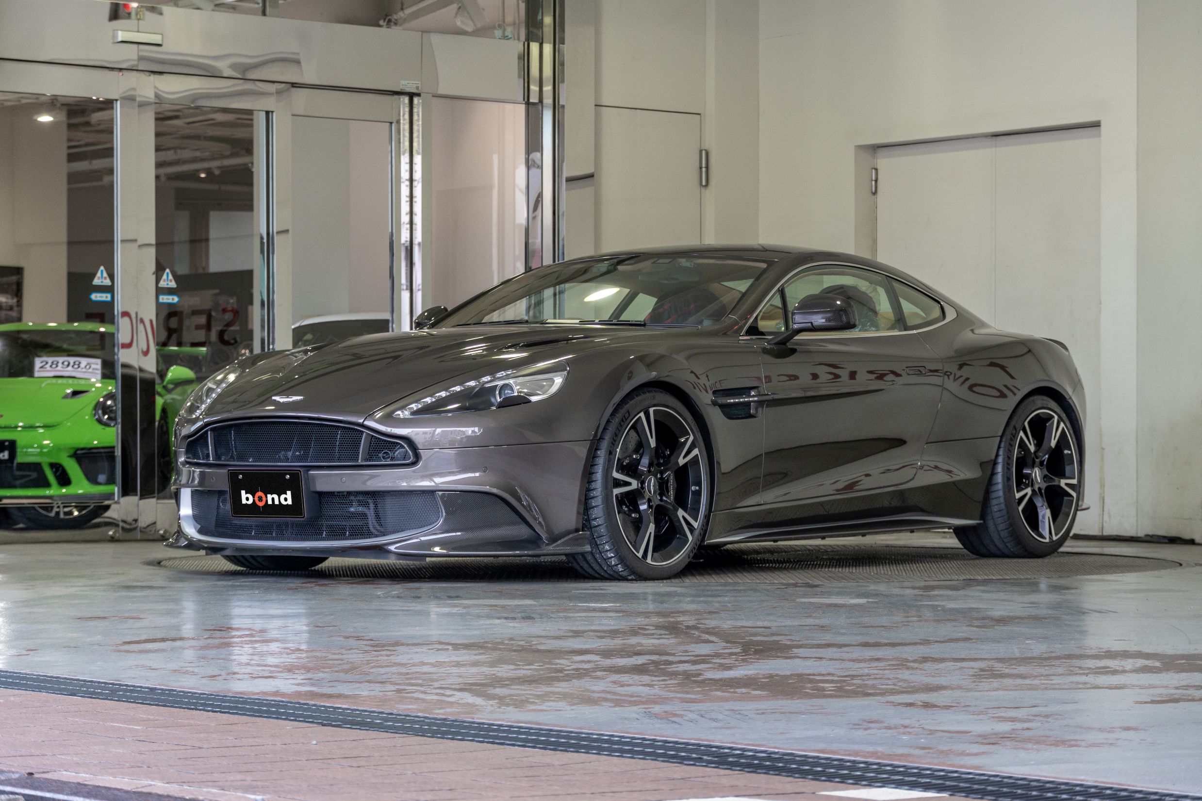 VANQUISH ヴァンキッシュ　アストンマーチン　ローダウン　ARAGOSTA 車高調　ロベルタ　リフター