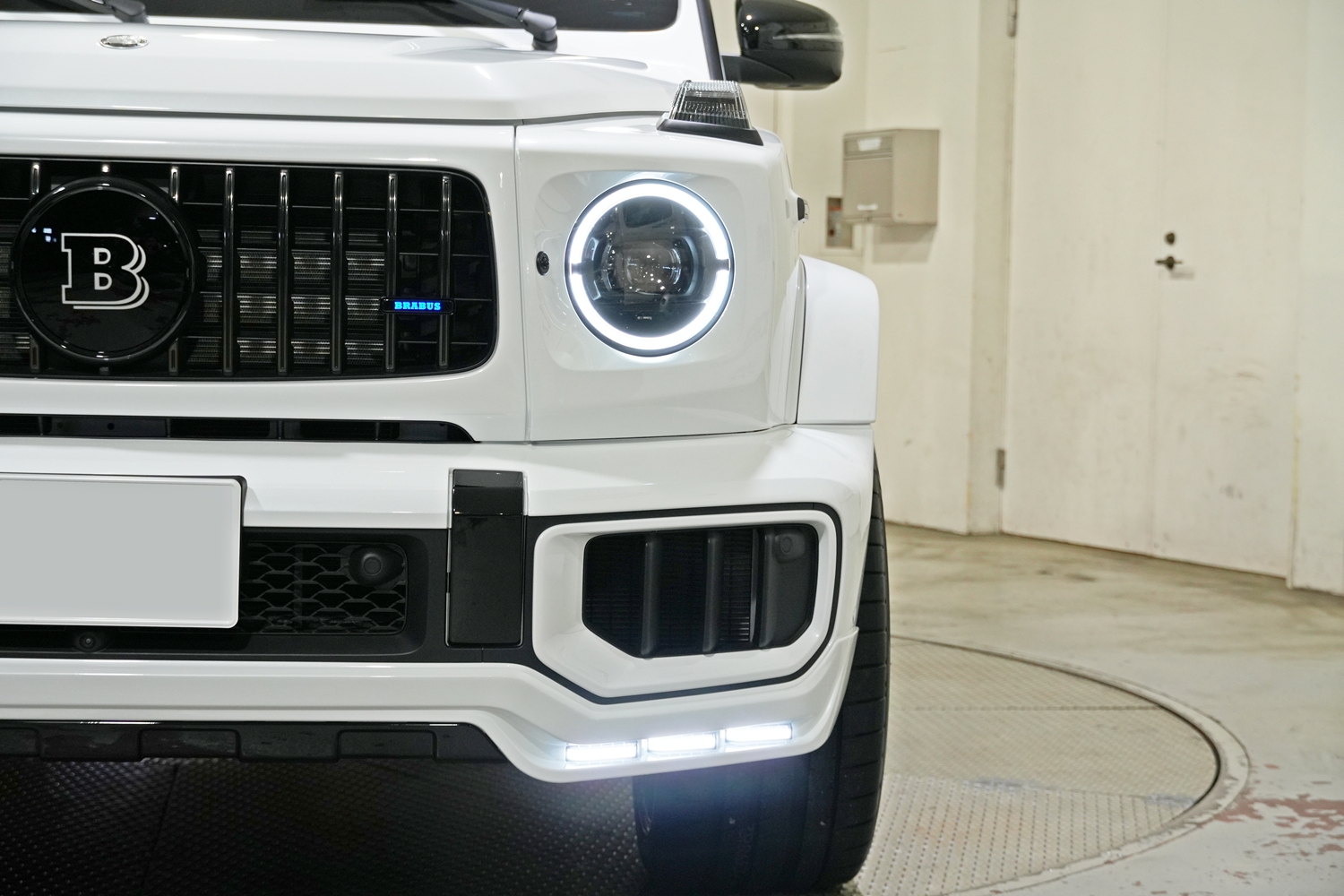 ベンツ　AMG　G63　W465　BRABUS　ブラバス　カスタム　エアロ