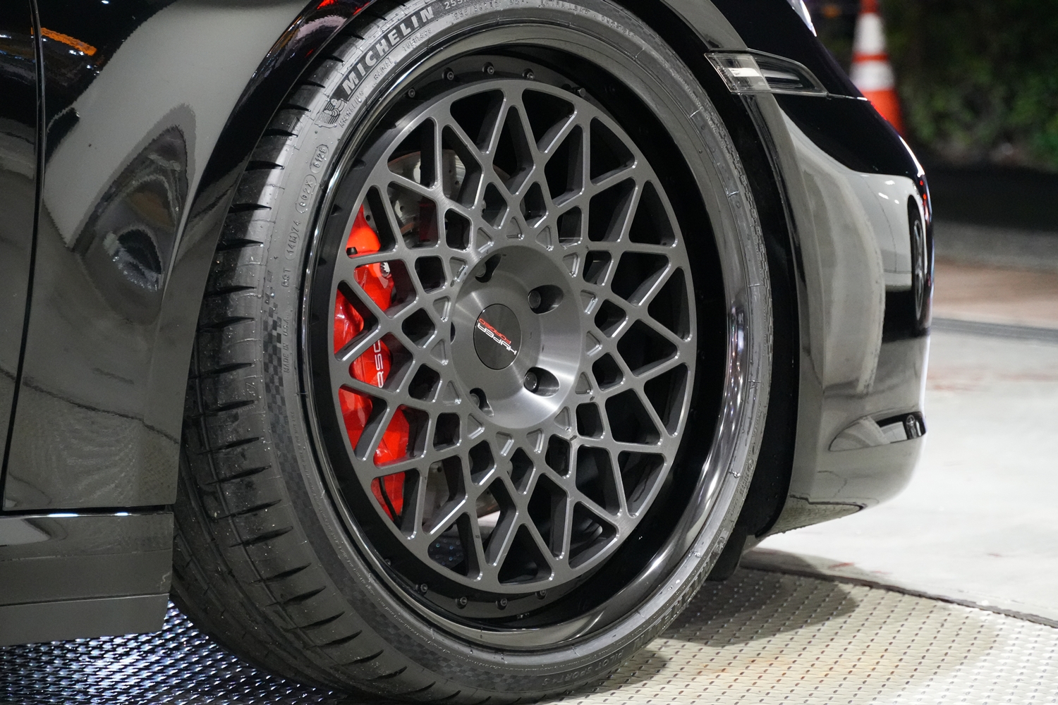 992 カスタム ローダウン KW 鍛造ホイール 22インチ HYPER FORGED EMR