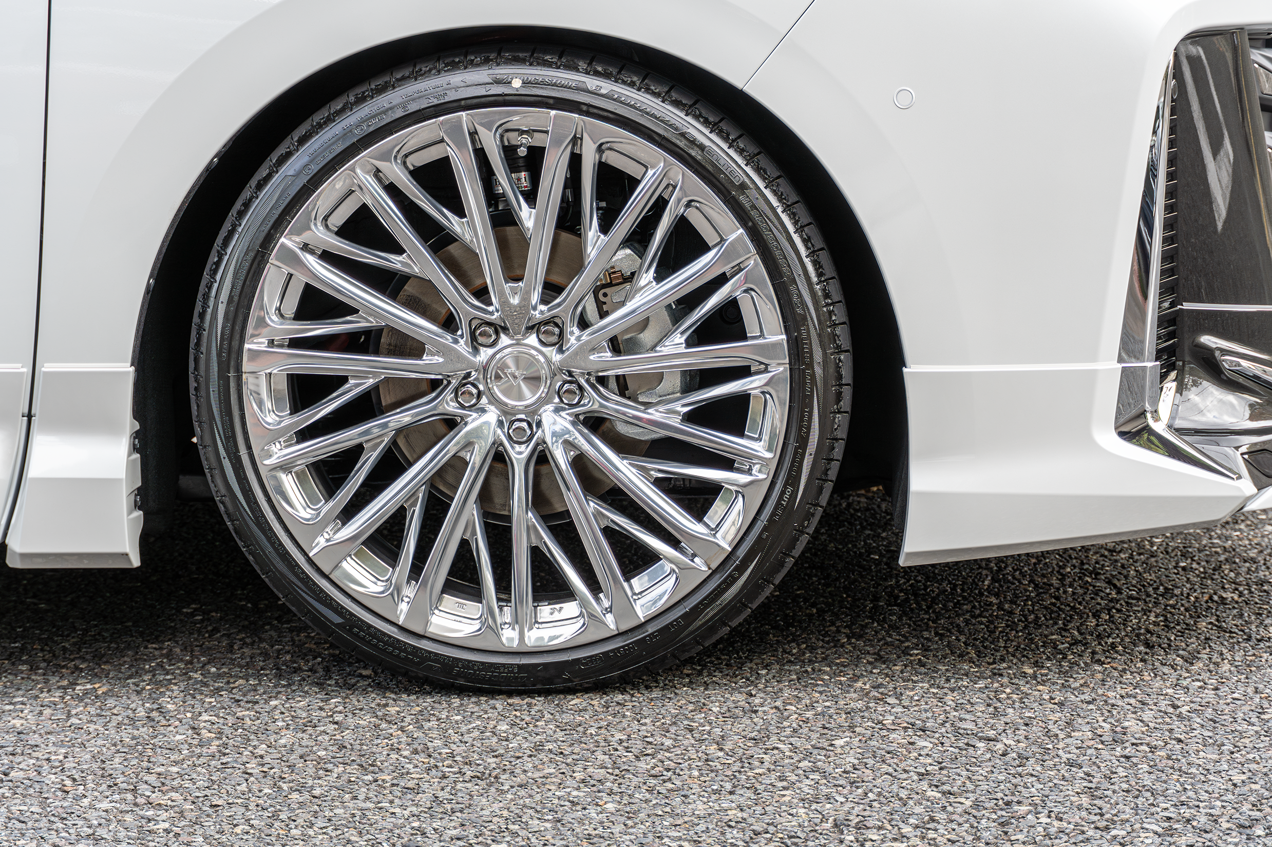 トヨタ　ヴェルファイア　カスタム　ツートン　ラッピング　AK FORGED 22インチ　RSR ローダウン