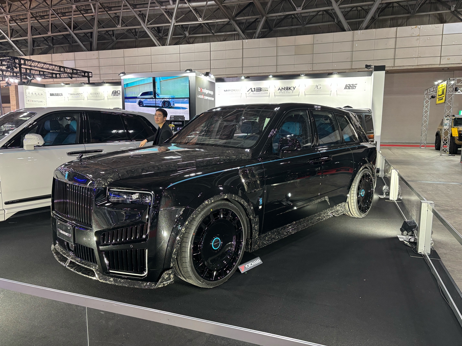 RollsRoyce　Cullinan　MANSORY　ワイドボディ　カーボンパーツ　カスタム