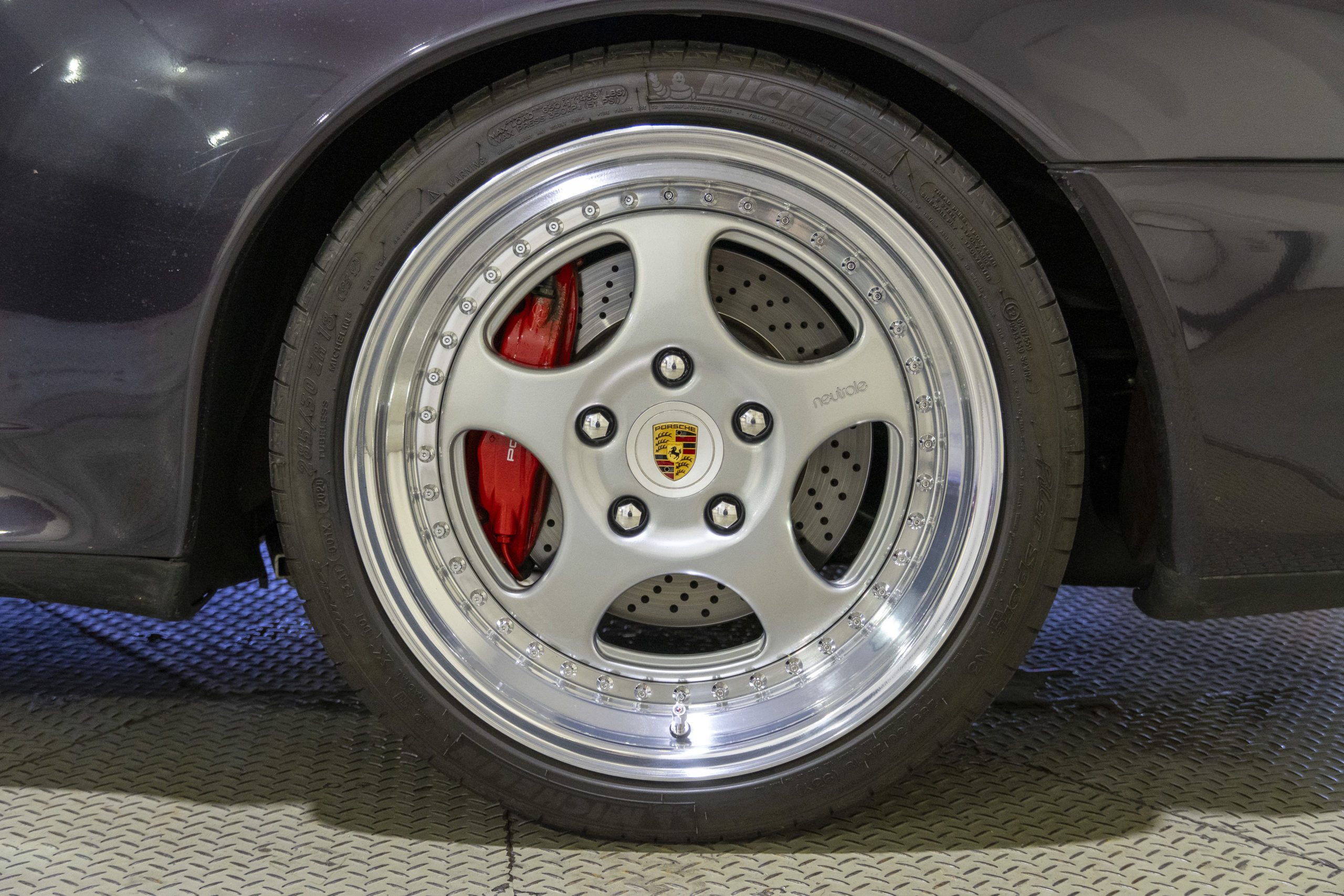 PORSCHE　ポルシェ　993　カスタム　ローダウン　ホイール　18インチ　鍛造ホイール　ニュートレイル