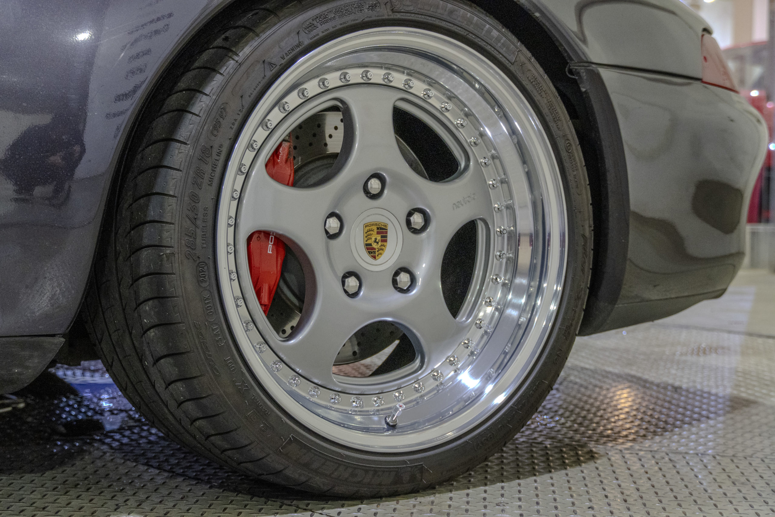 PORSCHE　ポルシェ　993　カスタム　ローダウン　ホイール　18インチ　鍛造ホイール　ニュートレイル