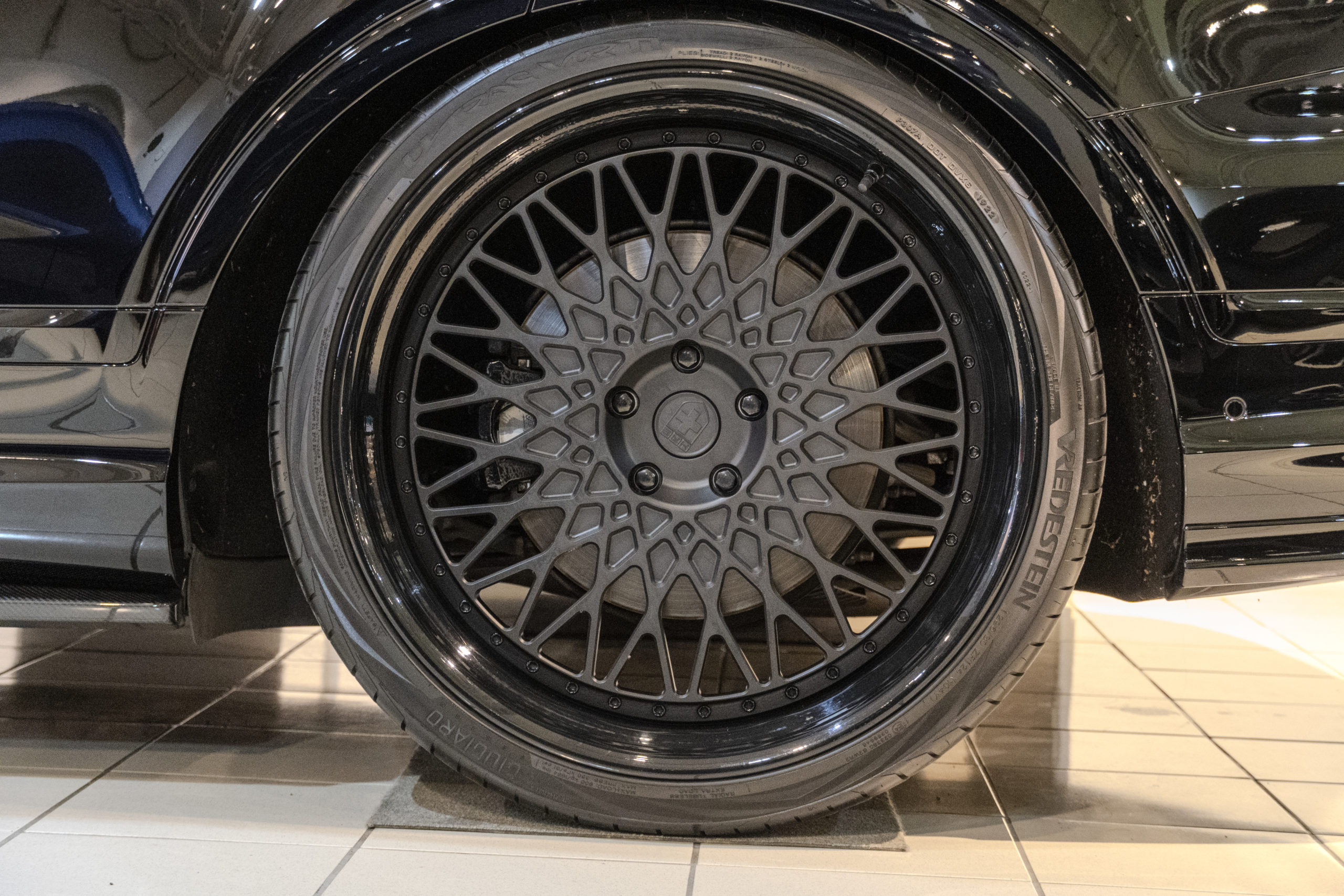 ベンテイガ 中古 カスタム車両 ベントレー ローダウン ホール アメ鍛 24インチ