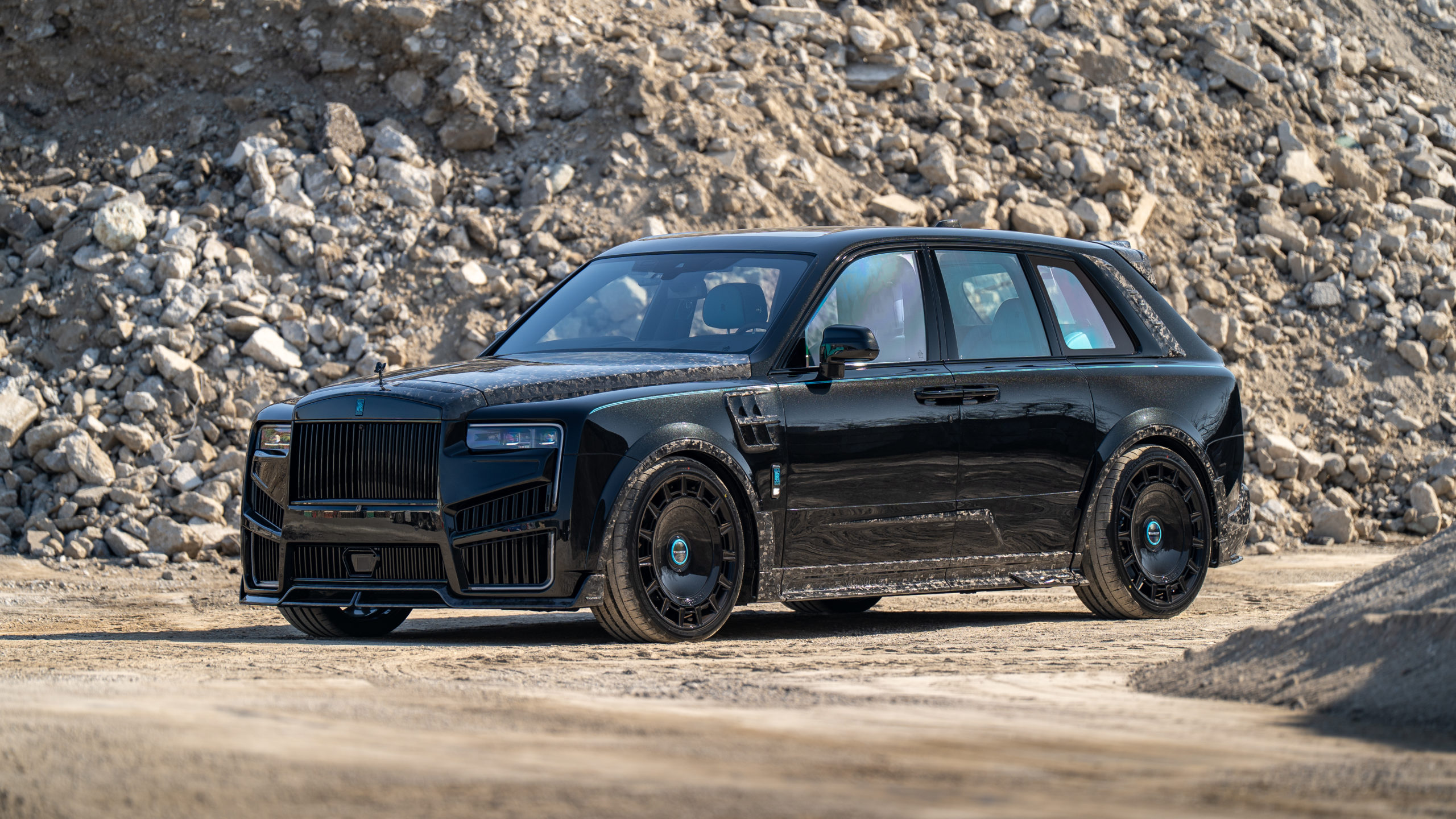 RollsRoyce　Cullinan　MANSORY　ワイドボディ　カーボンパーツ　カスタム
ロールスロイス　カリナン