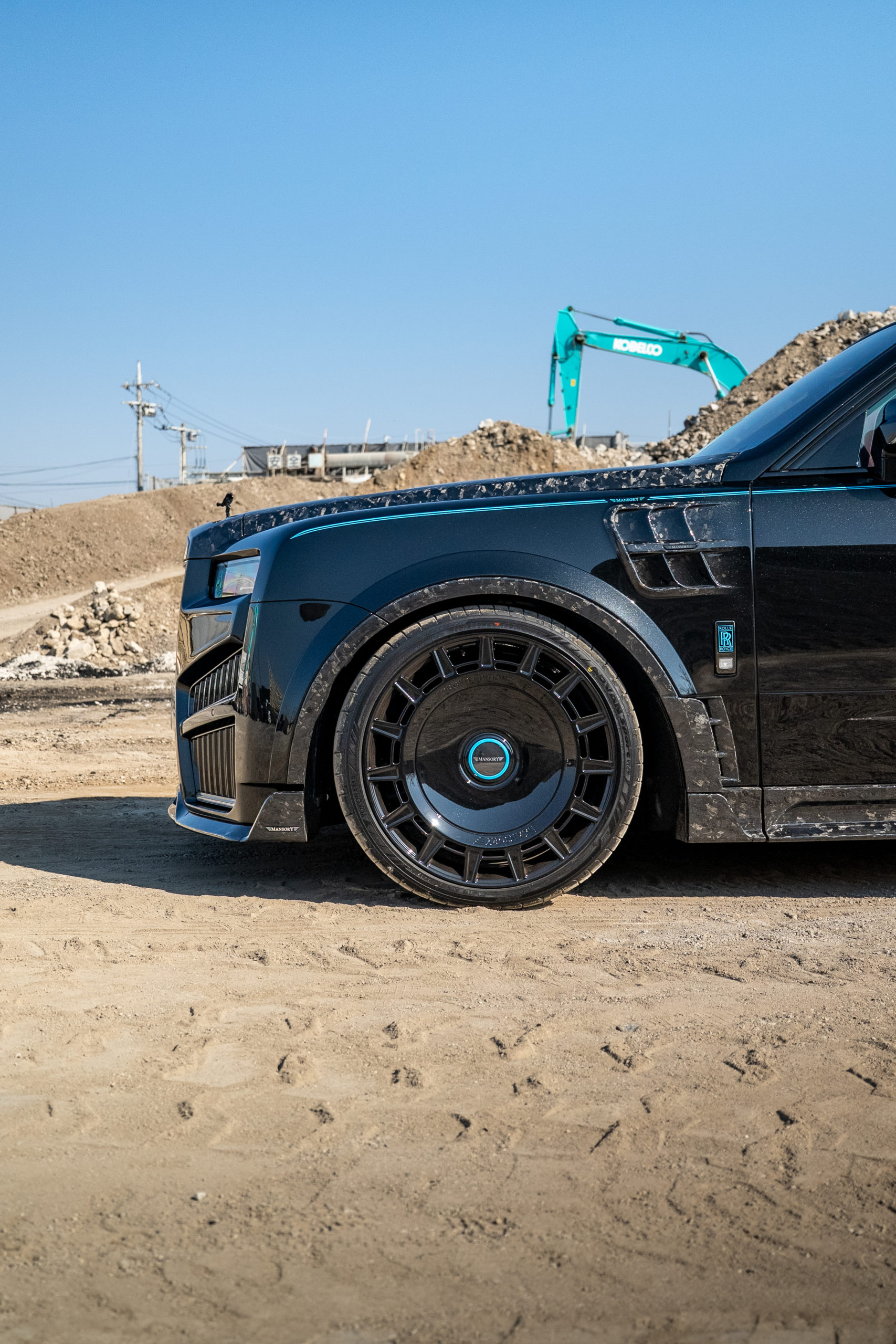 RollsRoyce　Cullinan　MANSORY　ワイドボディ　カーボンパーツ　カスタム
ロールスロイス　カリナン
