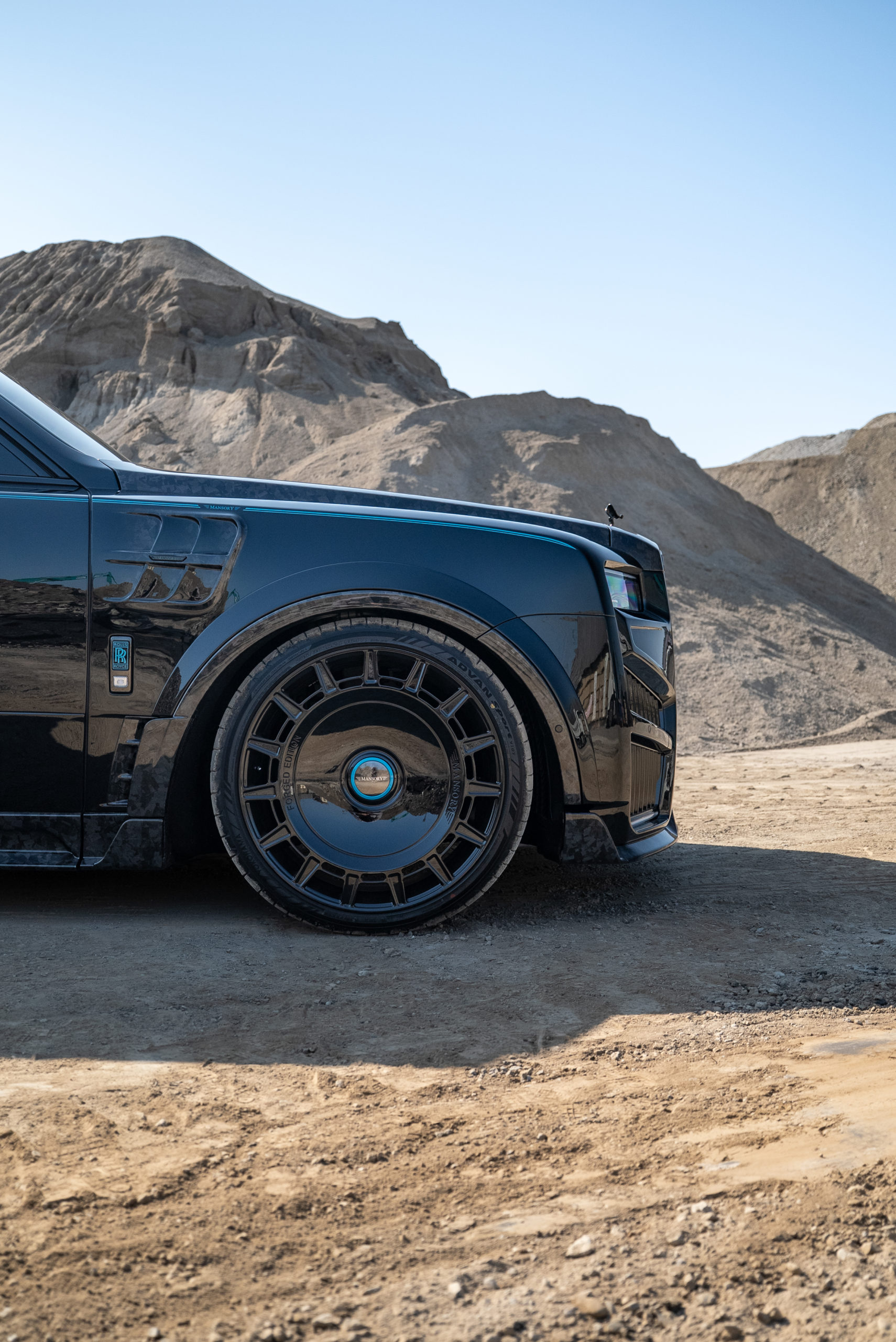 RollsRoyce　Cullinan　MANSORY　ワイドボディ　カーボンパーツ　カスタム
ロールスロイス　カリナン
