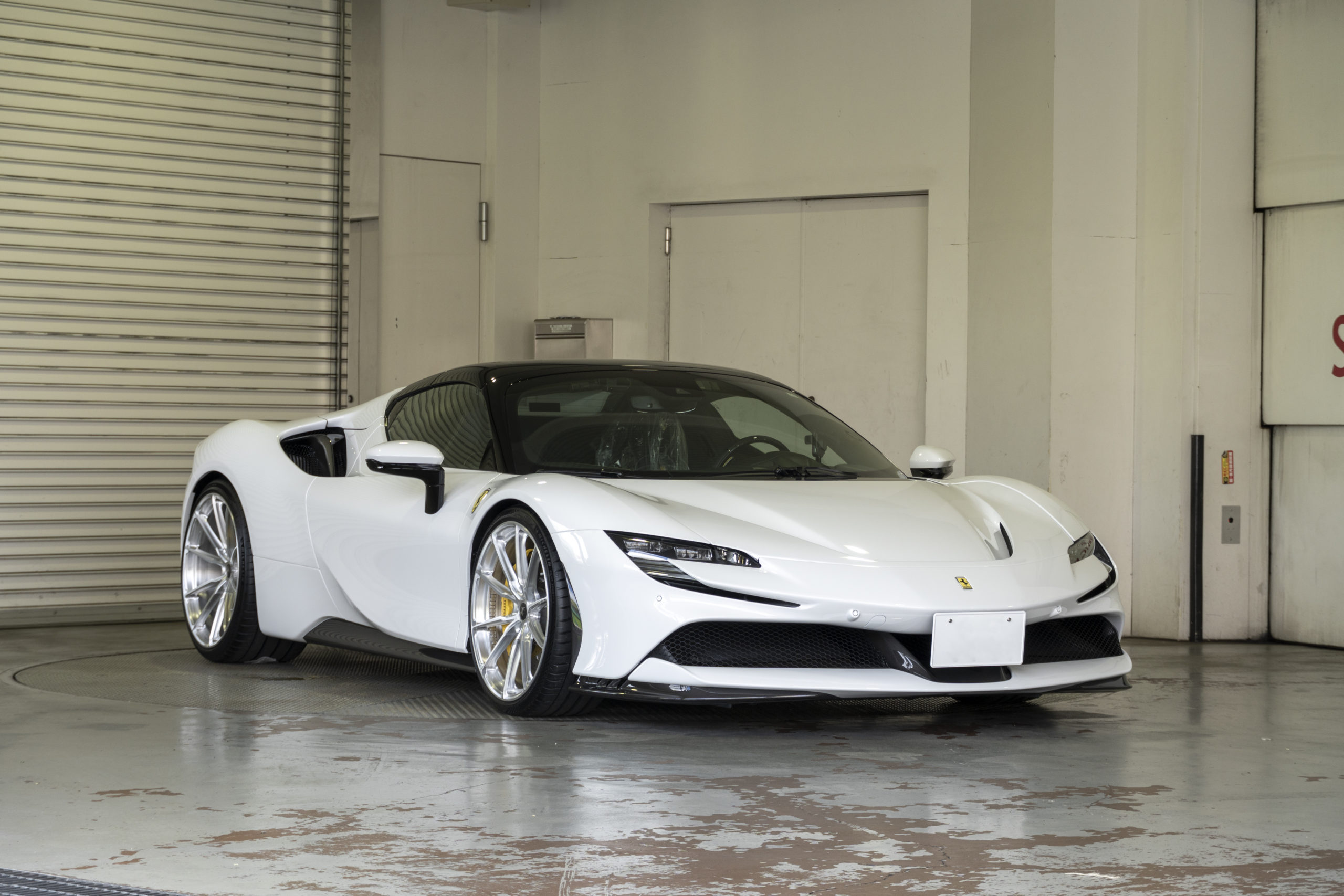 Ferrari　フェラーリ　SF90　カスタム　ローダウン　ホイール　22インチ　アメ鍛　NOVITEC　HRE　bond