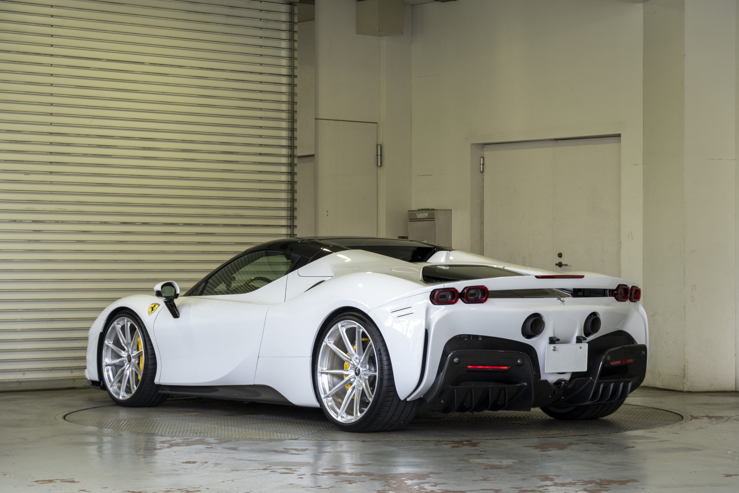 Ferrari　フェラーリ　SF90　カスタム　ローダウン　ホイール　22インチ　アメ鍛　NOVITEC　HRE　bond