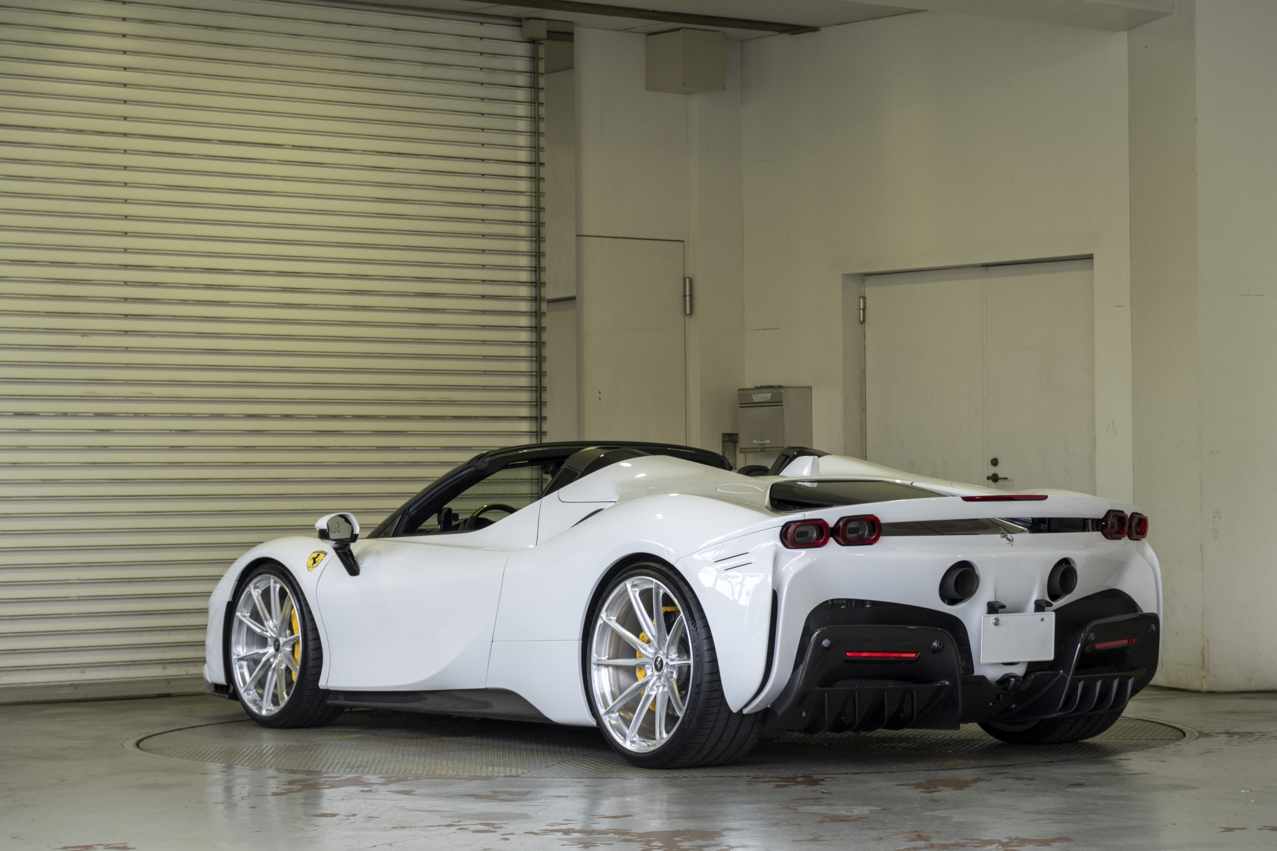 Ferrari　フェラーリ　SF90　カスタム　ローダウン　ホイール　22インチ　アメ鍛　NOVITEC　HRE　bond