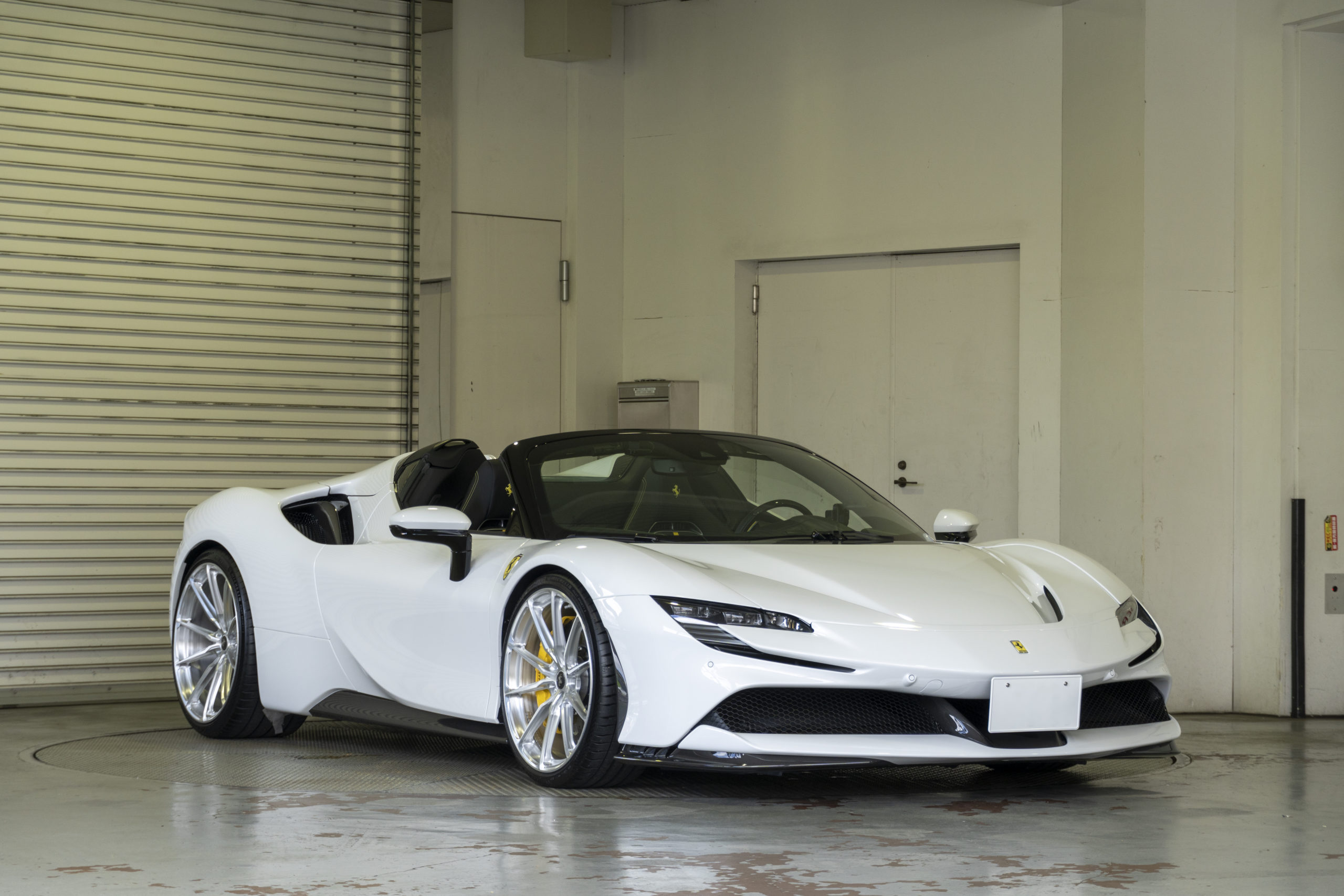 Ferrari　フェラーリ　SF90　カスタム　ローダウン　ホイール　22インチ　アメ鍛　NOVITEC　HRE　bond
