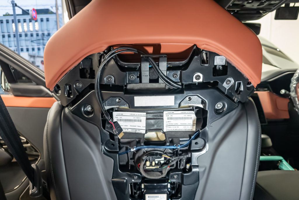 Landrover レンジローバースポーツ VISIT AndoroidBOX 地デジ TVチューナー リアモニター bond浦和